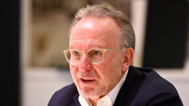 开云体育在线-鲁梅尼格：球员和经纪人要价太高 赛程密自食恶果