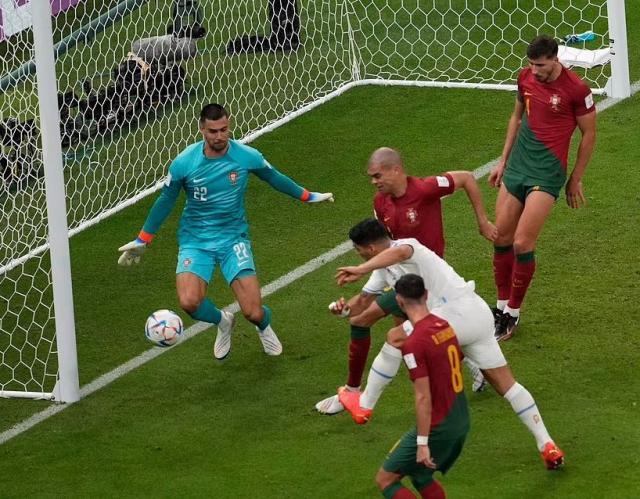 1669676614146004590.jpg 65022391-11470023-image-a-87_166.jpg