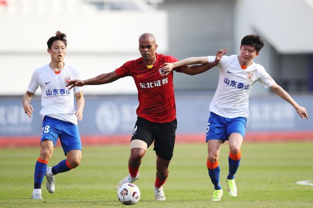 开云体育官网-中超亚冠两难 给中国足球支招！这样才是明智选择